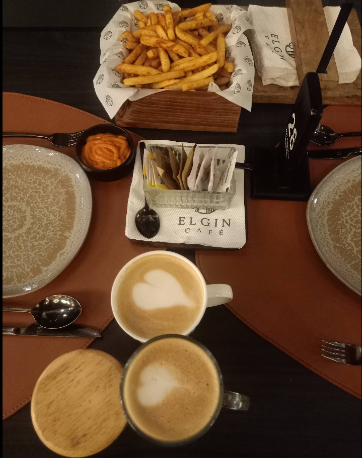Café Elgin — lattes and fries